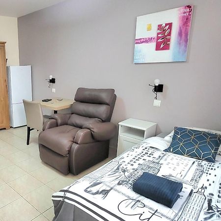 Residences Les Sansonnets "Appartements & Studios" Jonzac Esterno foto