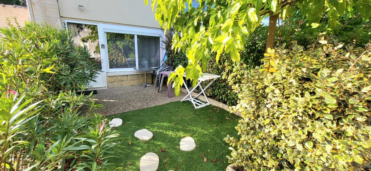 Residences Les Sansonnets "Appartements & Studios" Jonzac Esterno foto