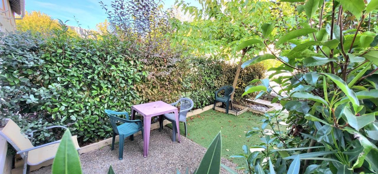Residences Les Sansonnets "Appartements & Studios" Jonzac Esterno foto