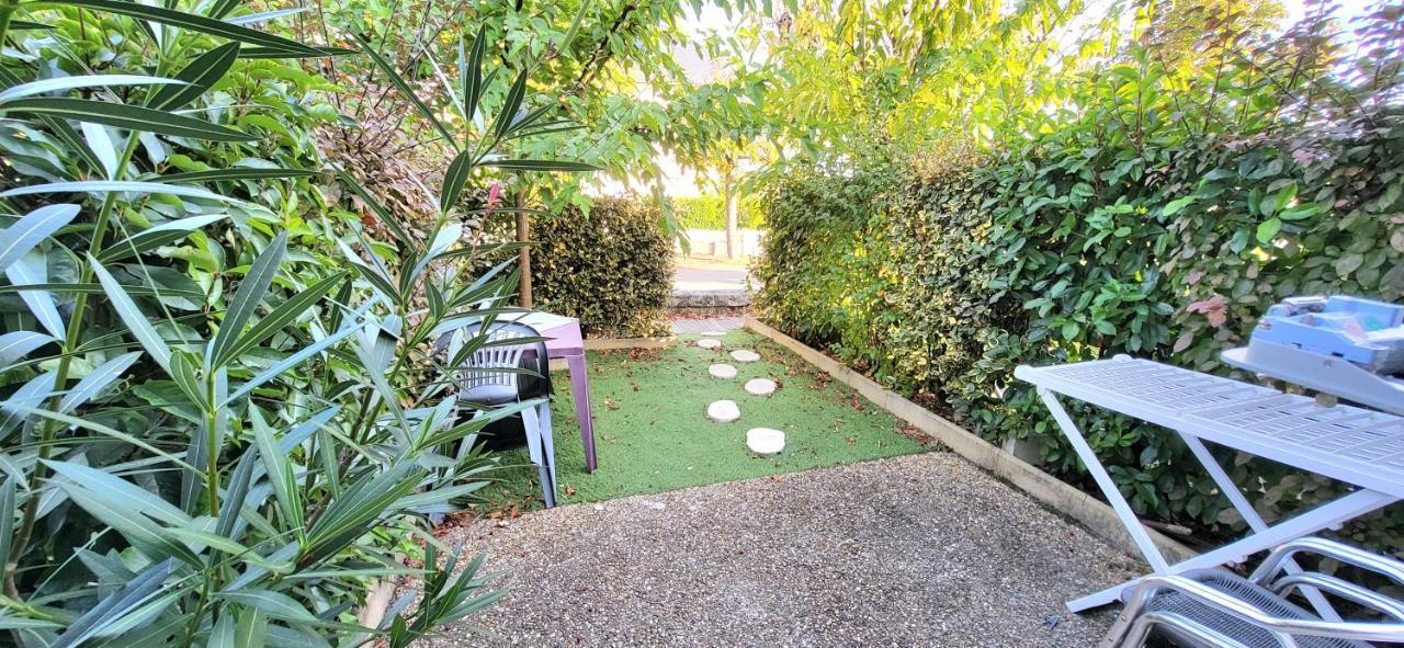 Residences Les Sansonnets "Appartements & Studios" Jonzac Esterno foto