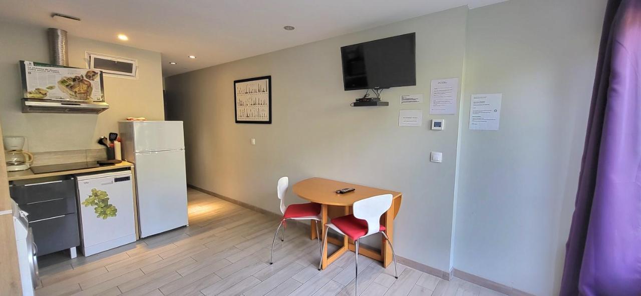 Residences Les Sansonnets "Appartements & Studios" Jonzac Esterno foto