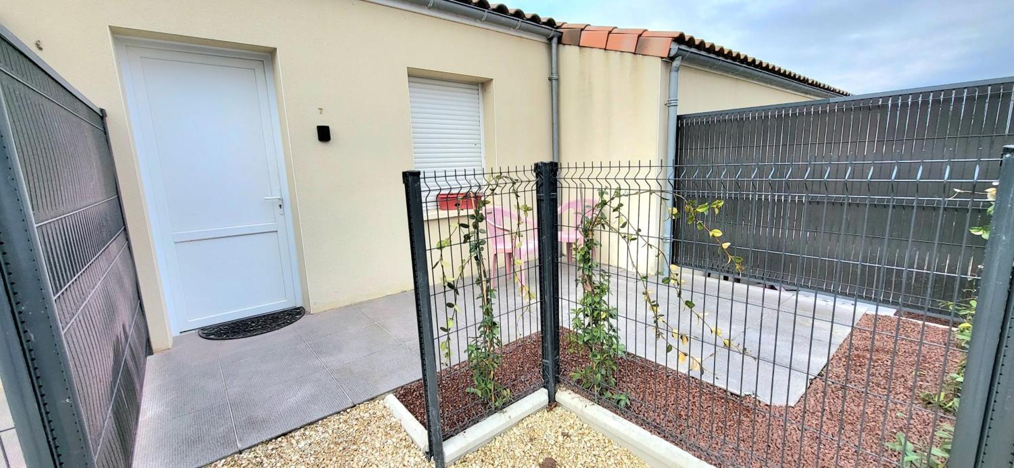 Residences Les Sansonnets "Appartements & Studios" Jonzac Esterno foto