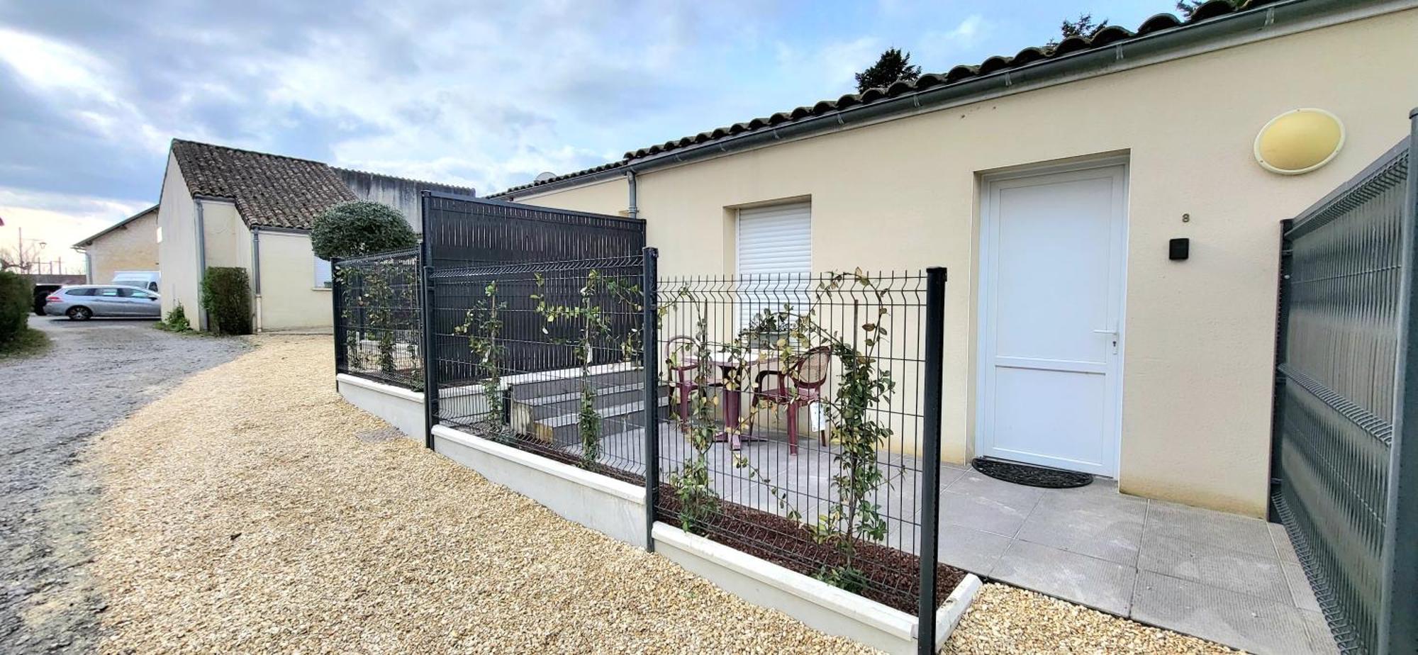 Residences Les Sansonnets "Appartements & Studios" Jonzac Esterno foto