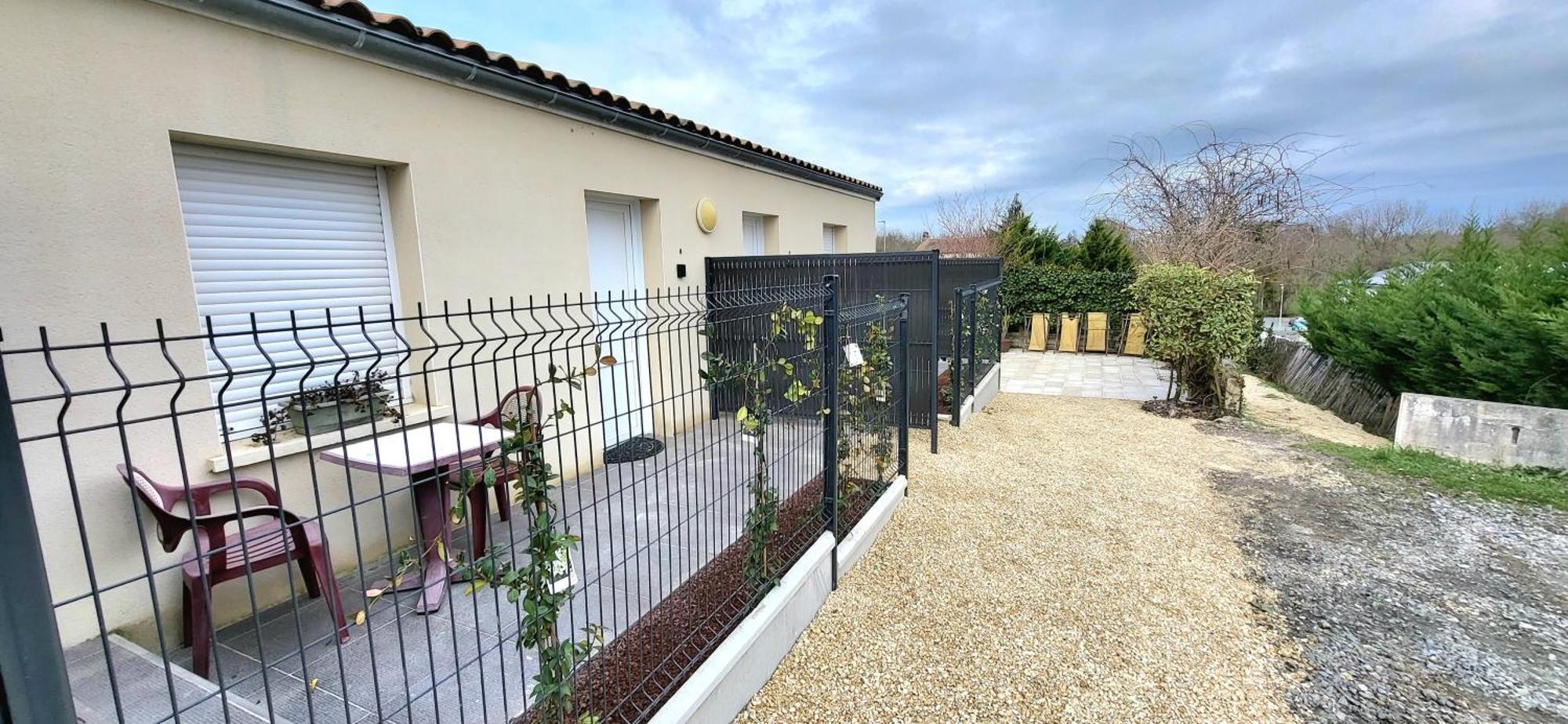 Residences Les Sansonnets "Appartements & Studios" Jonzac Esterno foto