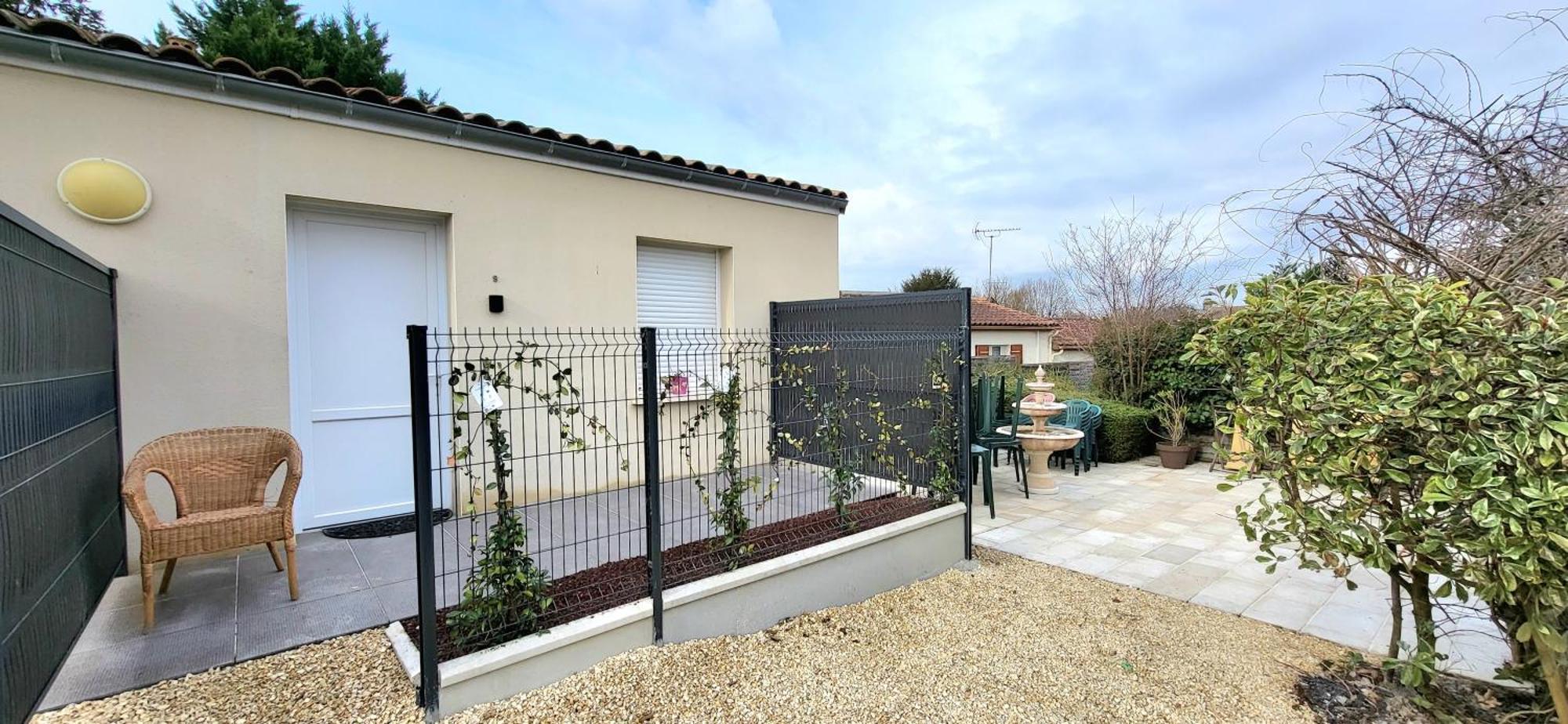 Residences Les Sansonnets "Appartements & Studios" Jonzac Esterno foto