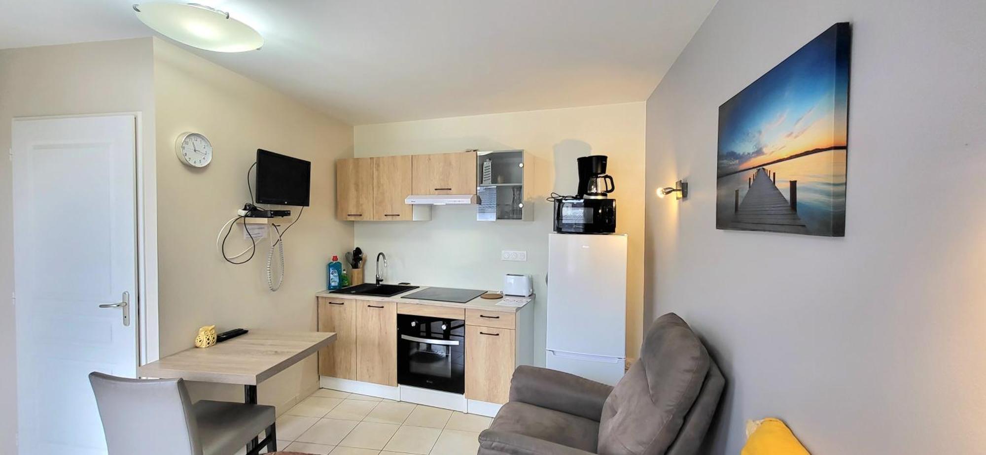 Residences Les Sansonnets "Appartements & Studios" Jonzac Esterno foto