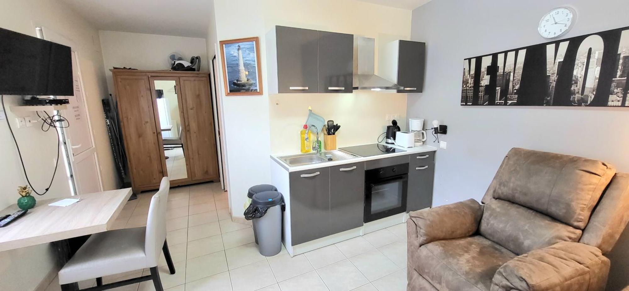 Residences Les Sansonnets "Appartements & Studios" Jonzac Esterno foto