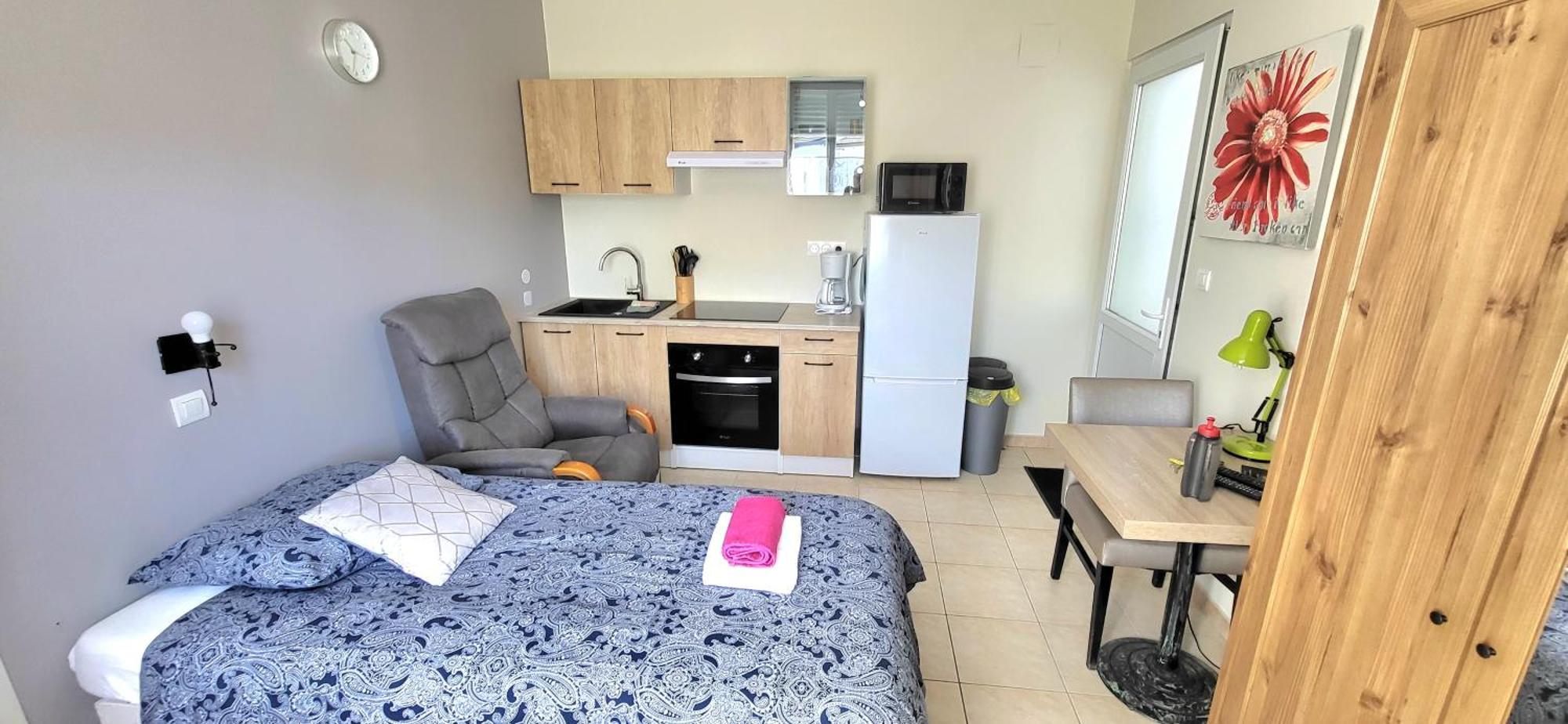 Residences Les Sansonnets "Appartements & Studios" Jonzac Esterno foto