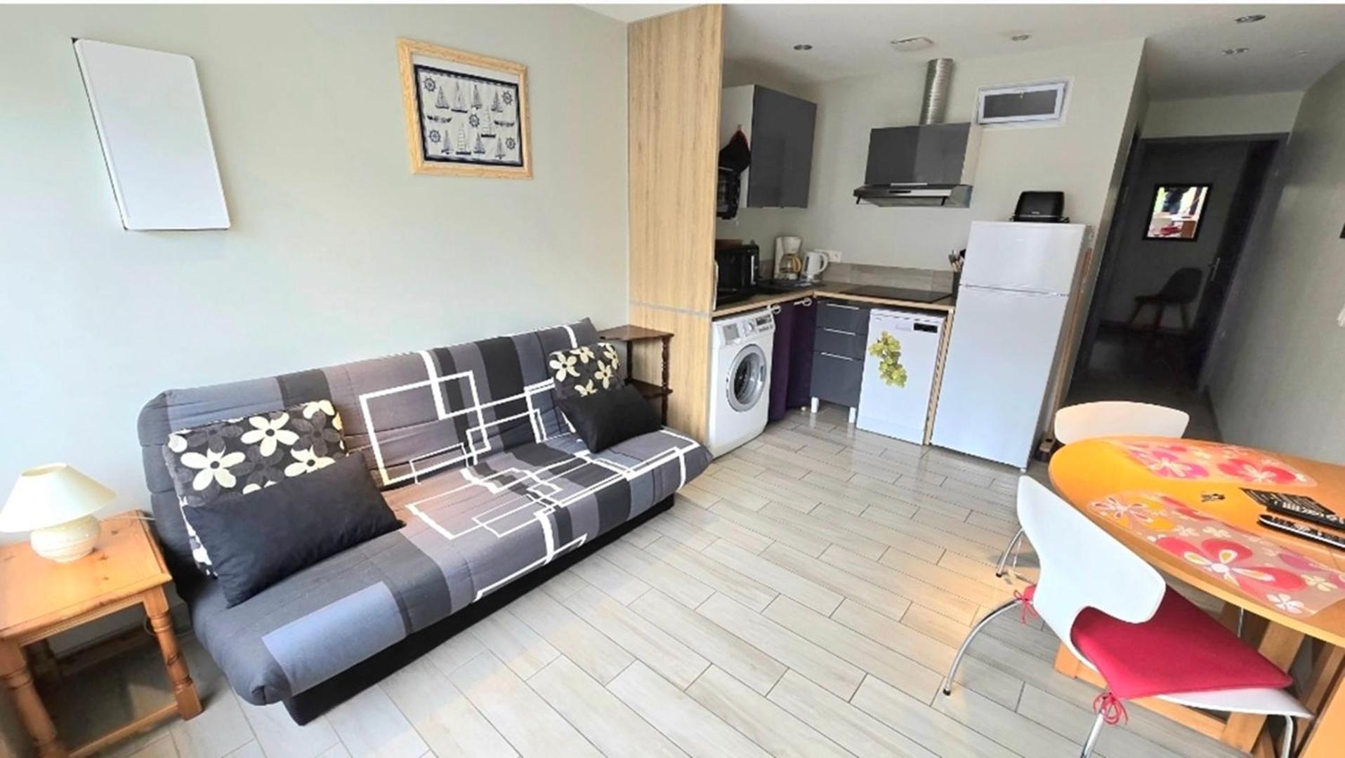 Residences Les Sansonnets "Appartements & Studios" Jonzac Esterno foto