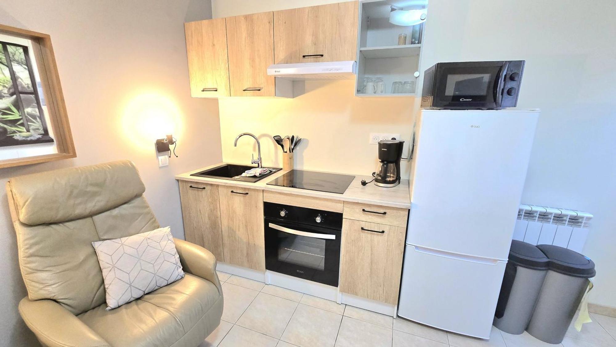 Residences Les Sansonnets "Appartements & Studios" Jonzac Esterno foto